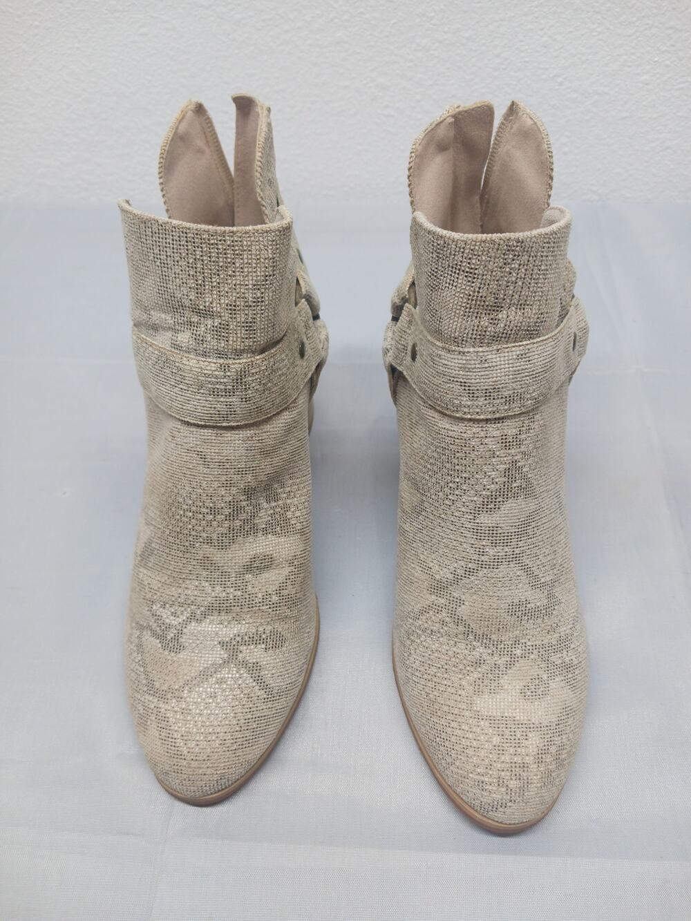 BC Footwear Earth-tone Snakeskin Design Ankle Bootie l Size: 7.5